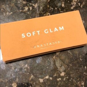 Anastasia soft glam palette